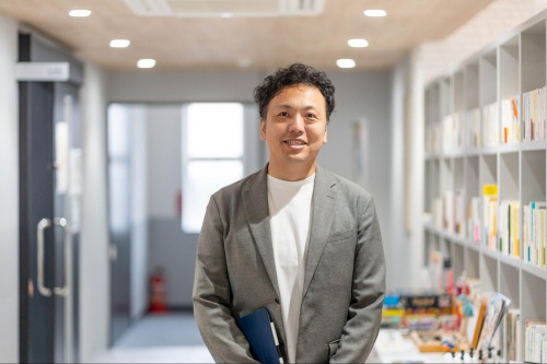 【すべての学校に、探究のとびらを届ける vol.1】生徒の自主性を最大化する「余白の設計」、通信制高校ならではのハイブリッド型探究学習の実践例：ワオ高等学校