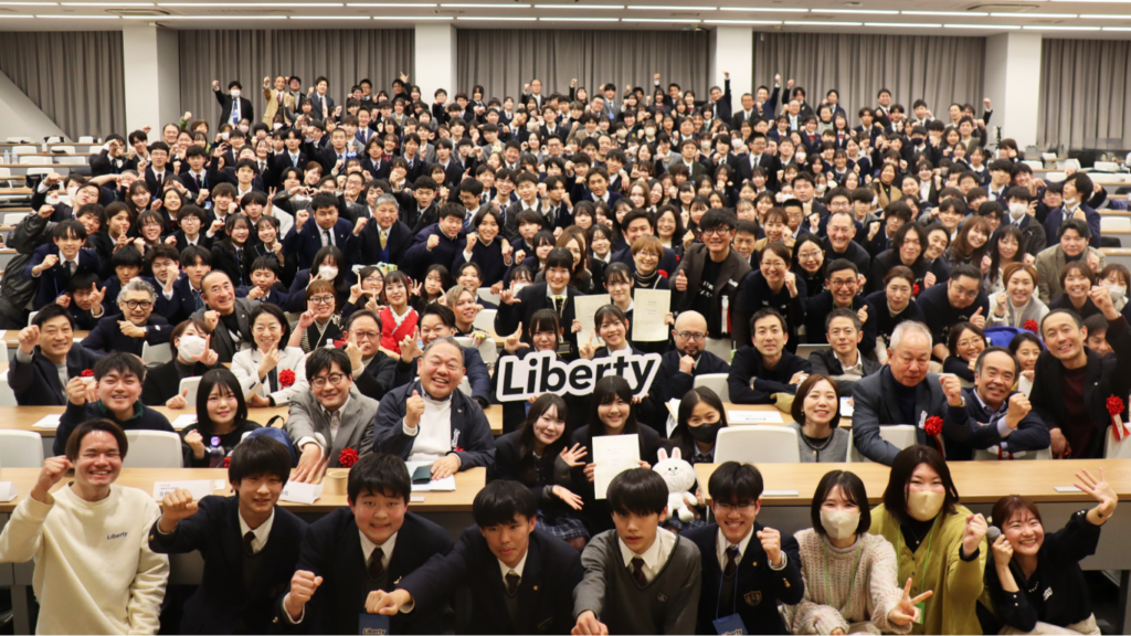 【すべての学校に、探究のとびらを届ける vol.4】 「場の空気を整える人」クラーク記念国際高等学校・熊本キャンパス卒業生／専修大学3年 坂口 太一さんの軌跡