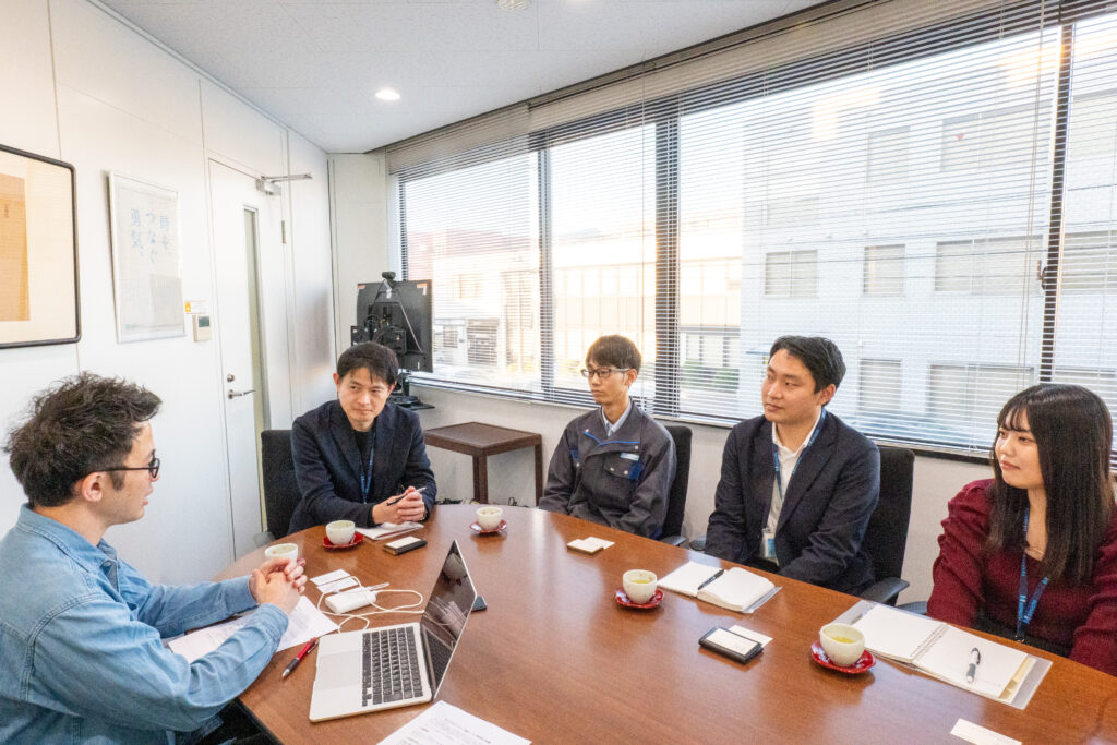 熱意が未来を拓く：「自分、意外と喋れる」〜若手社員が中高生と出会って気づいた、仕事の真価〜【ガチワン物語】